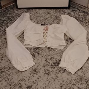 NWT Puff shoulder cropped front tie top